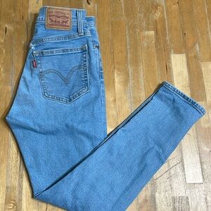 Women’s Levi’s wedgie skinny jeans